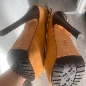 ZIGI Girl Mustard and Brown Heels